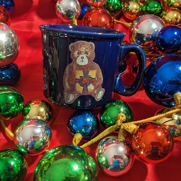 Godiva Chocolatier Cobalt Blue Teddy Bear/Trains/Drum/Present Christmas Mug - Picture 7 of 12